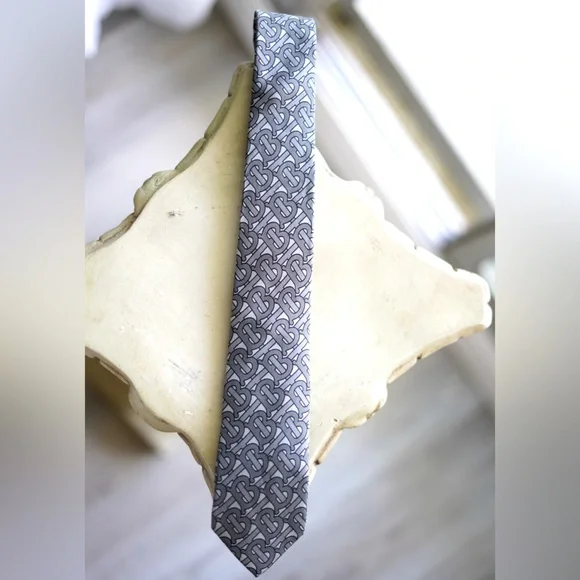 Burberry Gray Geometric Pattern Tie - Picture 1 of 2